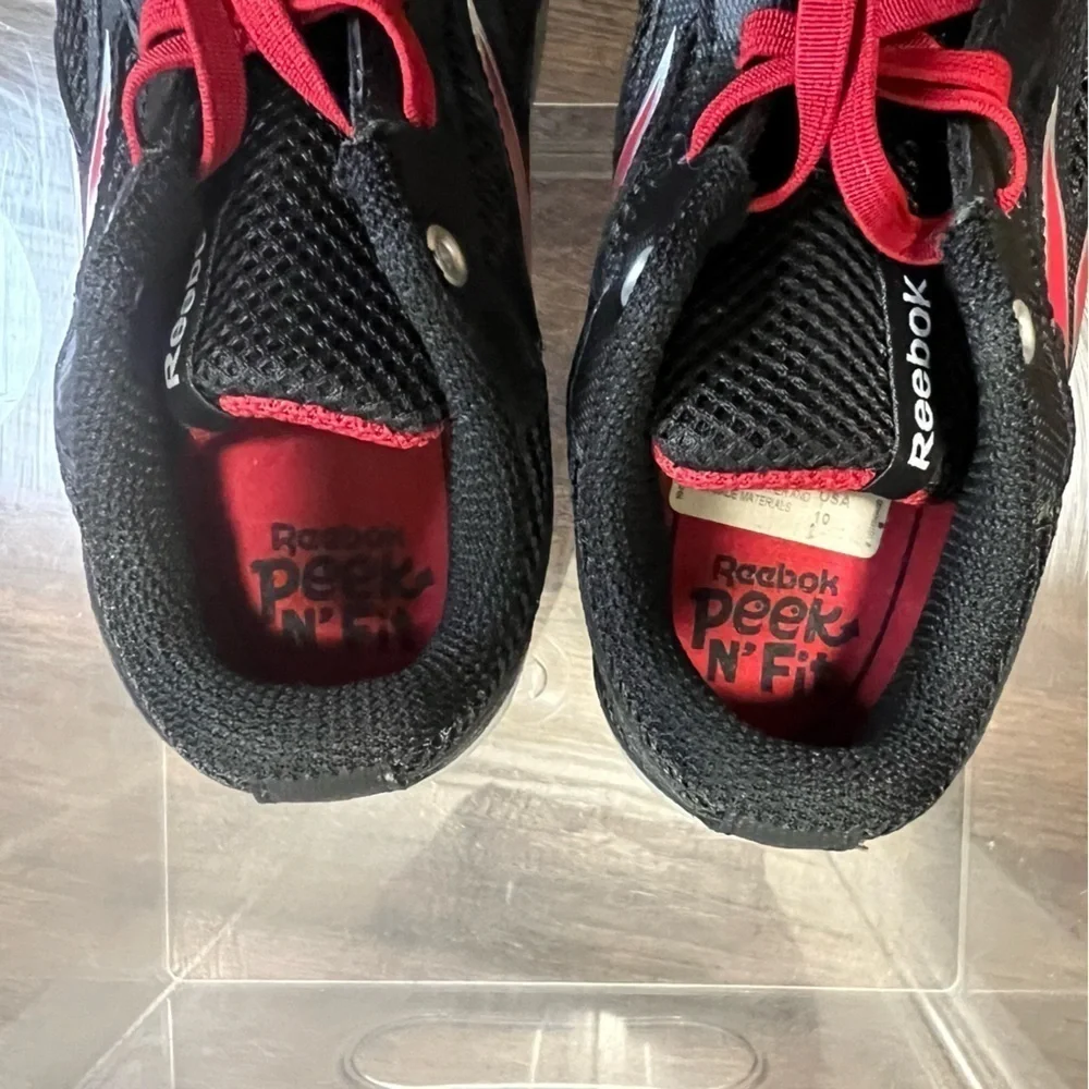 Reebok Peek N Fit Athletic Running Gym Shoe/Sneaker Size 10 Color Black/ Red